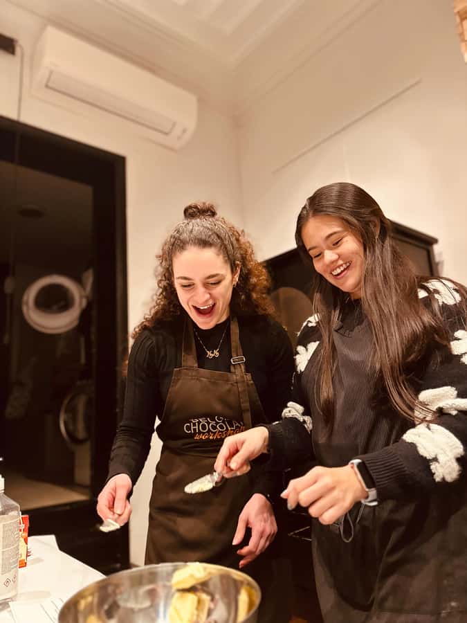 1.5h Cusco Chocolate Workshop - Truffles & Hot Chocolate - Making chocolate in Cusco’s San Blas district