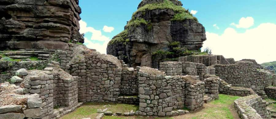 1 day excursion to Waqrapukara - The two-hour walk through Andean country
