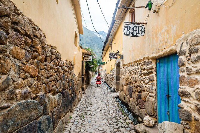 2 Day Sacred Valley and Machu Picchu Guided Tour from Cusco - Aguas Calientes is a practical overnight stop