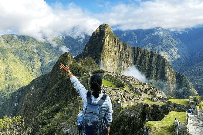 2 Day Sacred Valley and Machu Picchu Guided Tour from Cusco - Pisac brings markets and ruins together