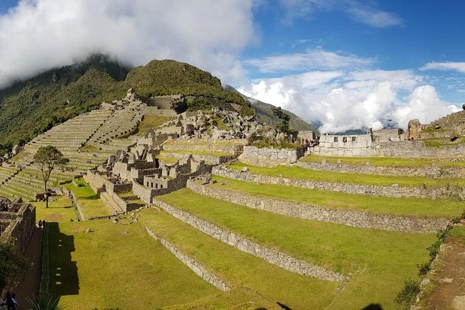 2-Day Sacred Valley & Machu Picchu Group Tour from Cusco - Machu Picchu begins early