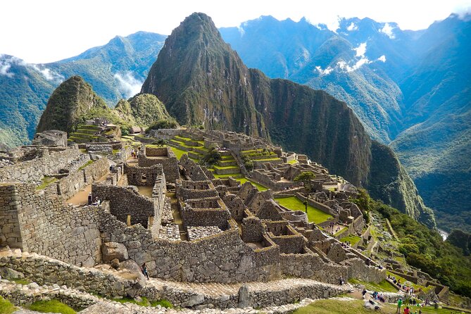 2-Day Tour: Sacred Valley & Machu Picchu – All Tickets Included - Ollantaytambo before the train