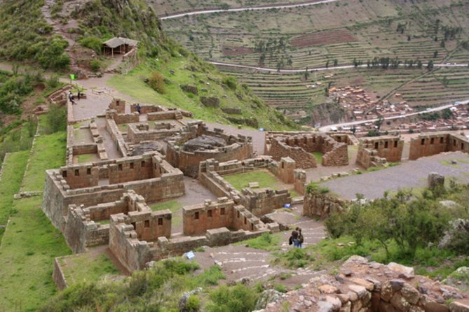 2 Days : Sacred Valley Conection Machu Picchu || Private Tour || - Lunch in Urubamba and the road to Ollantaytambo