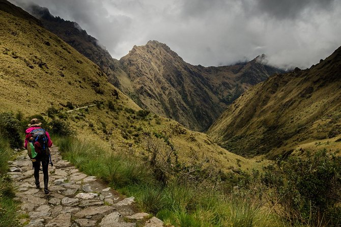 4 Day Classic Inca Trail to Machu Picchu by 360° Train - Day 3: Phuyupatamarca, Inti Pata, and Wiñay Wayna