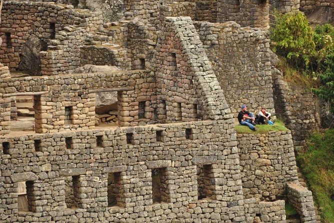 4-Day Lares Trek to Machu Picchu from Cusco - The guide, group size, and working conditions
