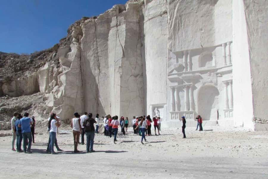 4-hour excursion: Sillar Route with Hiking in Culebrillas - Inside the working Añashuayco Quarry