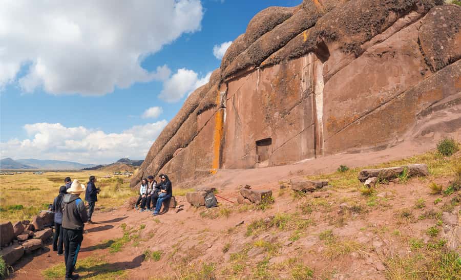5h tour from Puno to Aramu Muru portal and Inca Ruins - Walking toward the Aramu Muru portal