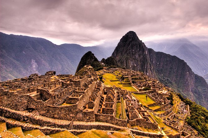 7-Day Tour from Cusco with Machu Picchu and Rainbow Mountain - Day 1: Qorikancha and the stone walls of Cusco