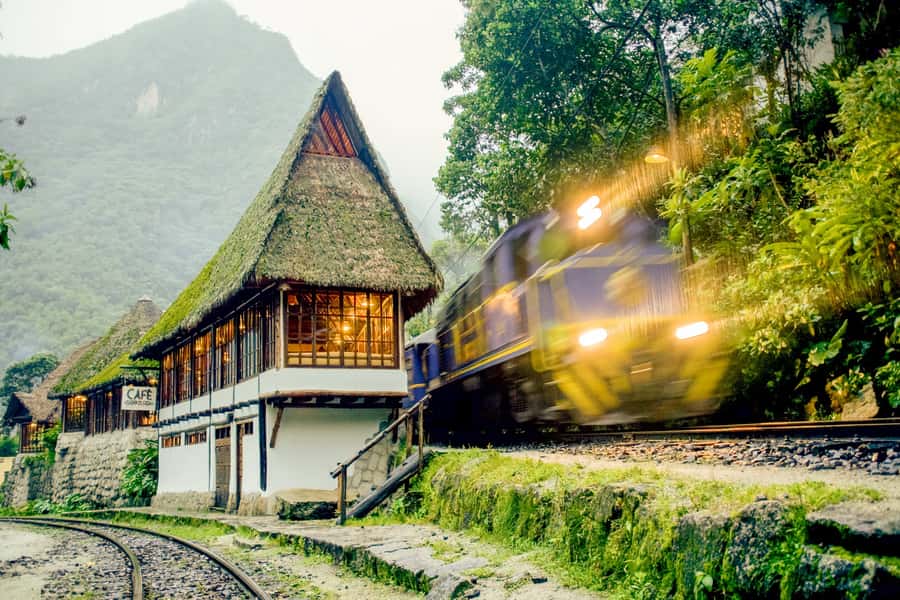 Aguas Calientes: Lunch at Cafe Inkaterra Restaurant - Finding Café Inkaterra beside the railway