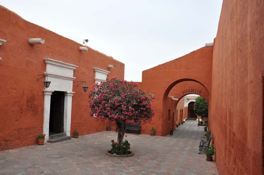 Arequipa: City Tour and Santa Catalina Monastery - Plaza de Armas and the city center