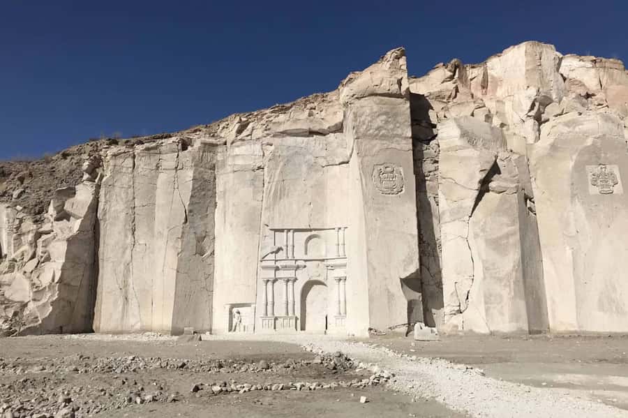 Arequipa: Half Day Sillar Route and Culebrillas Canyon + Yanahuara Viewpoint - Walking into Culebrillas Canyon