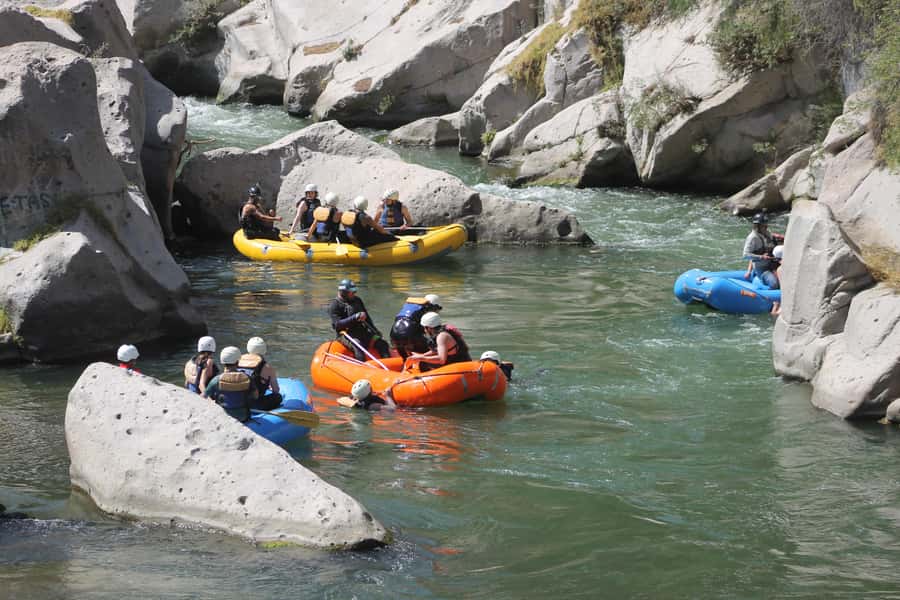 Arequipa: Rio Chili Rafting Tour with Snack - The final Class III run and getting dry