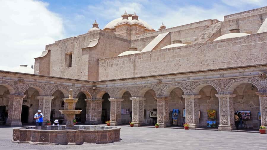 Arequipa: Walking Tour and Santa Catalina Monastery - Guides, Language, and Personal Attention