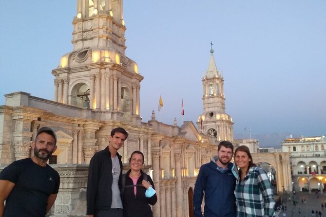 Arequipa Walking Tour city center and drinks experience - Arequipa’s historic center and its volcanic stone