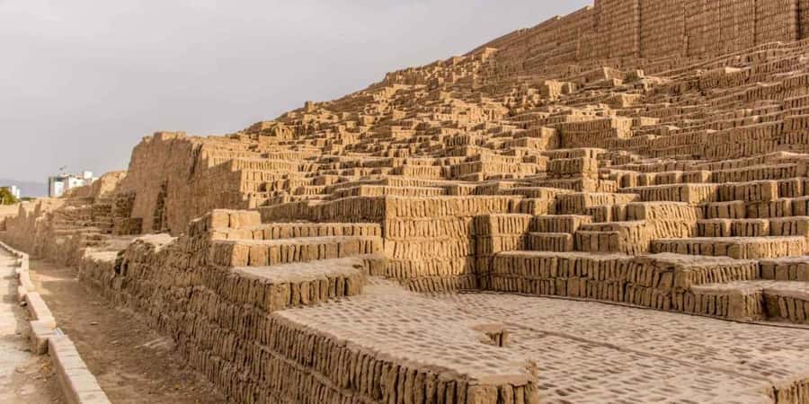City Tour Colonial and Modern Lima Half Day Plus Ticket - Miraflores and the Pacific at Parque del Amor