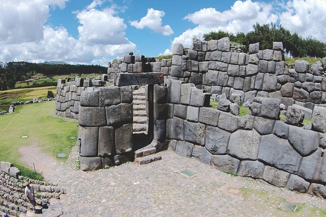 City Tour in Cusco & visit Museum South American Camelid - Sacsayhuaman and the scale of Inca stonework