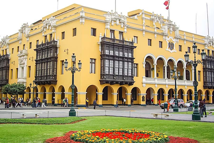 City Tour With Demonstration & Tasting of Pisco Sour - Huaca Pucllana from the outside