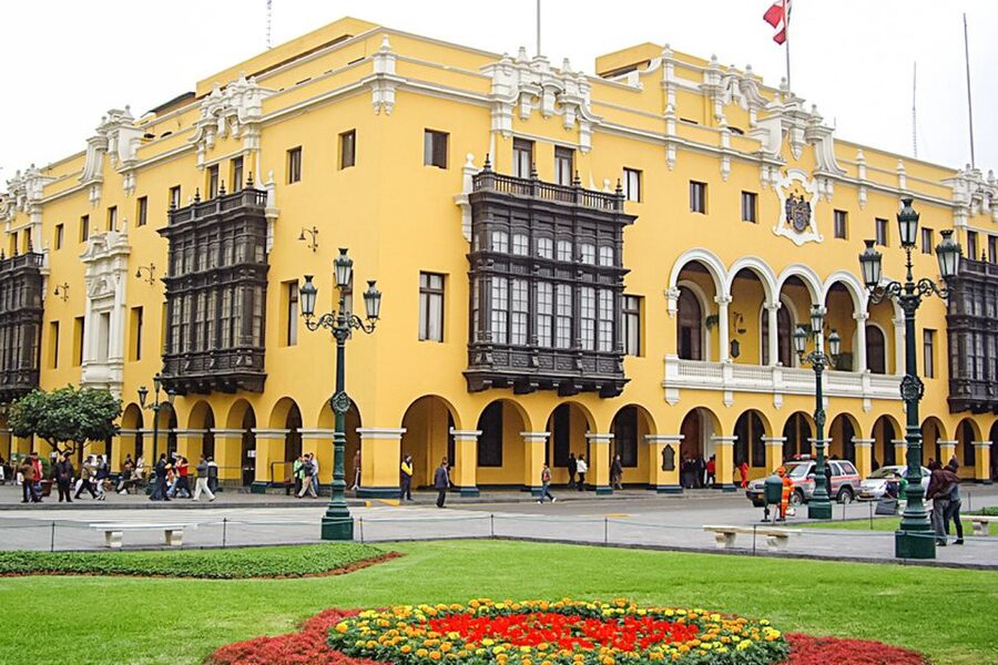 City Tour With Demonstration & Tasting of Pisco Sour - Olive Park and the ride toward old Lima