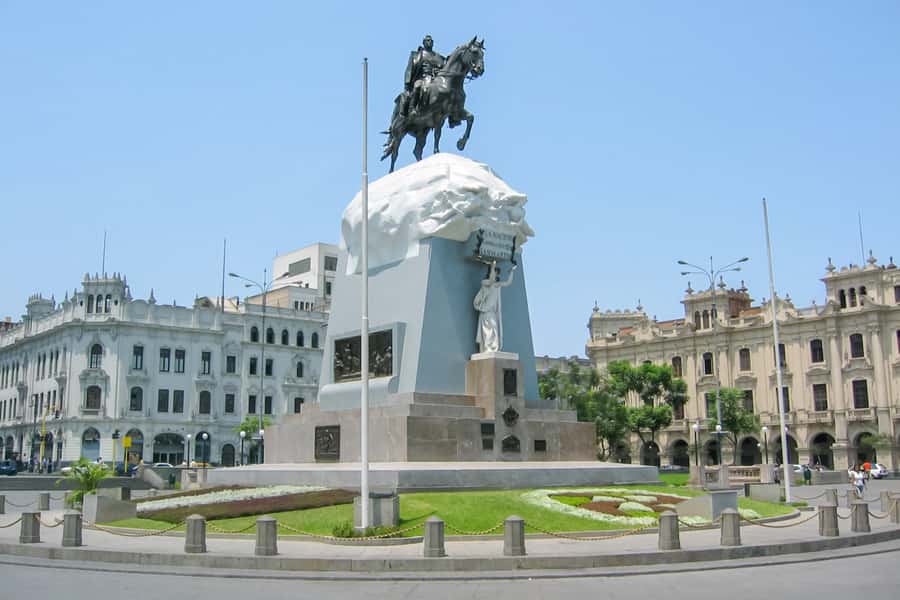 City Tour With Demonstration & Tasting of Pisco Sour - Love Park and the Miraflores coast
