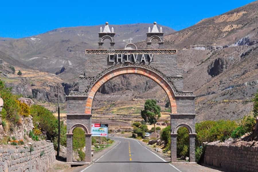 Colca Canyon Day Trip: From Arequipa to Puno - Lunch in Chivay and the switch to Puno transport