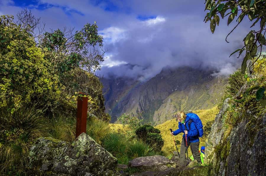 Cusco: 4-Day Inca Trail to Machu Picchu with Accommodation - Day 1: Abra Málaga to a forest eco-house