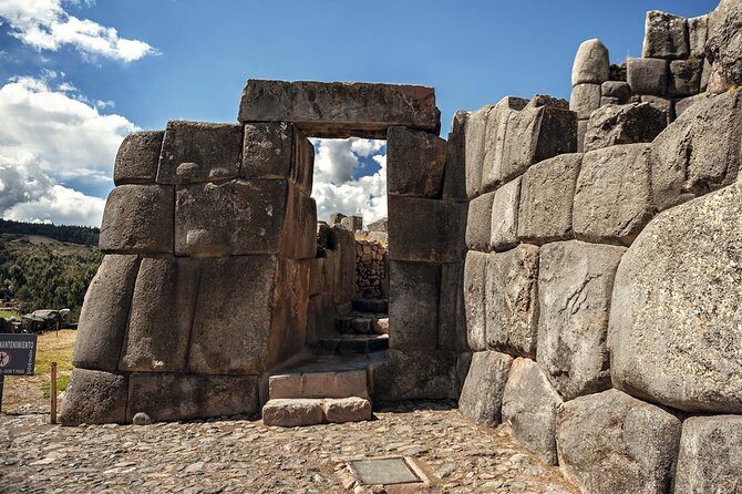 Cusco 7 days Tour in Machu Picchu, Humantay Lake and Vinicunca - Day 1: Qorikancha and the stonework of Cusco