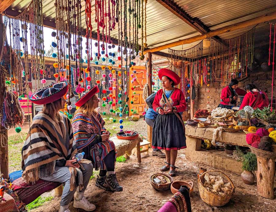 Cusco:Chinchero,Moray & Salt Mines drop-off in Ollantaytambo - Chinchero: textiles, alpacas and Andean craft