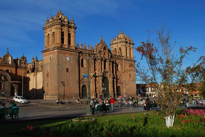 Cusco City Sightseeing, San Pedro Market, Cathedral and Qorikancha Temple - Group size, guiding, and the bilingual format