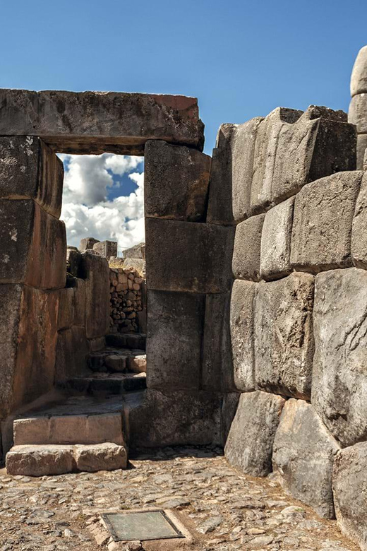 Cusco : City Tour of 4 Ruins and Sun Temple - Qenqo: a compact site with strange stone details