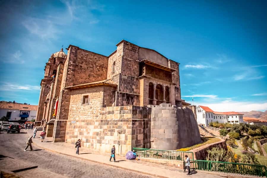 Cusco: Half-Day City and Nearby Archaeological Sites Tour - Sacsayhuaman and the puzzle of the giant stones