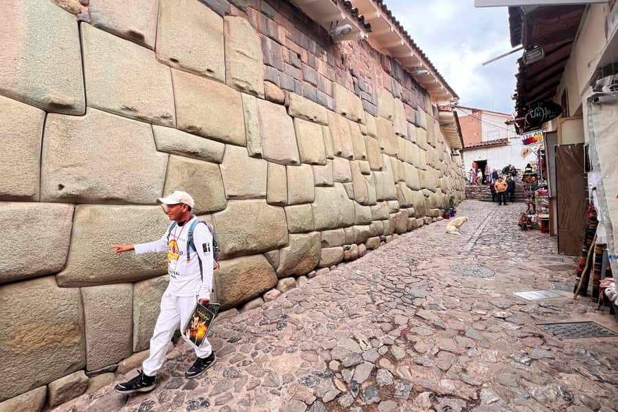 Cusco: Historic Walking Tour with Pisco Sour and Music Show - Plaza de Armas, the Cathedral, and Company of Jesus