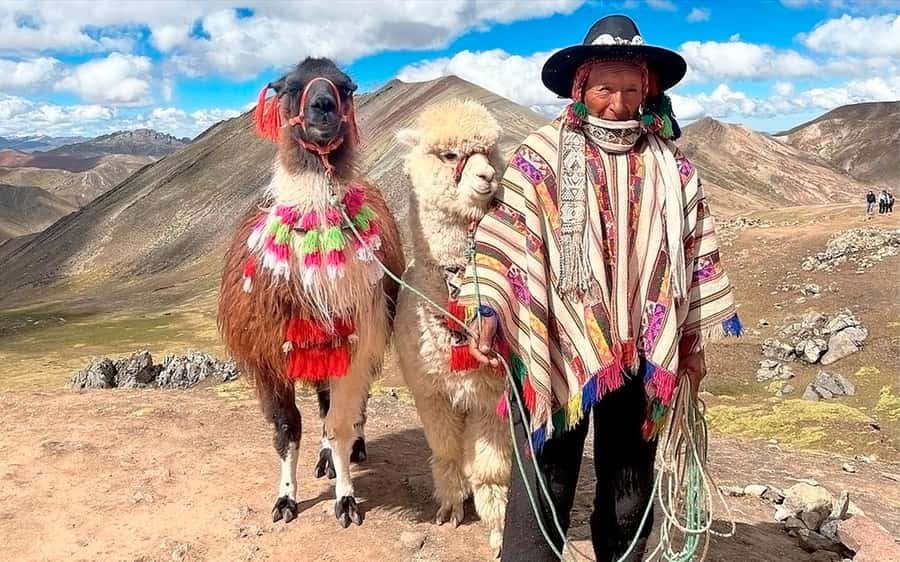 Cusco: Mountain of 7 colors Vinicunca and the Red Valley (optional) - The 4:00 a.m. pickup and the road to Cusipata