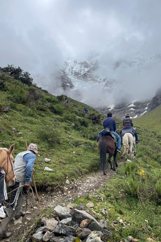 Cusco one day: excursion to Laguna de Humantay - Hiking three kilometers to the lake