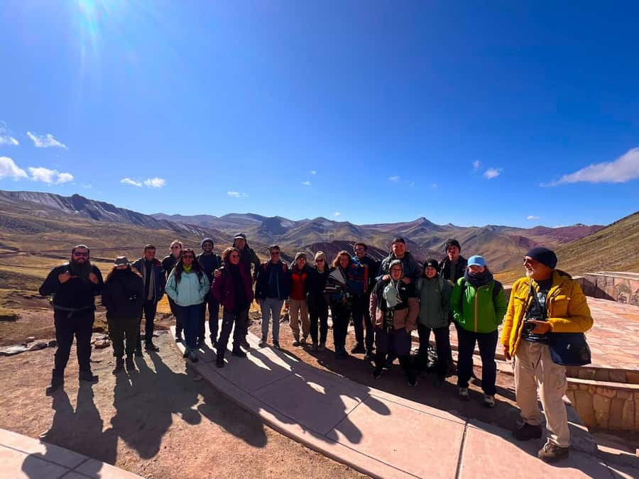 Cusco: Palcoyo Mountain Day Trip with Breakfast and Lunch - The 40-minute walk through Palcoyo Valley