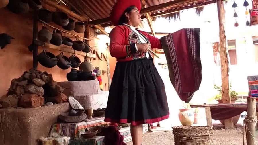 Cusco: Pisac, Ollantaytambo, & Chinchero Sacred Valley Tour - Chinchero at the end of the circuit