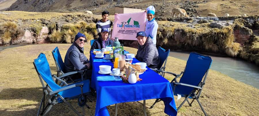 Cusco: Rainbow Mountain & Red Valley Tour with Picnic meals - A 30-minute walk into Red Valley