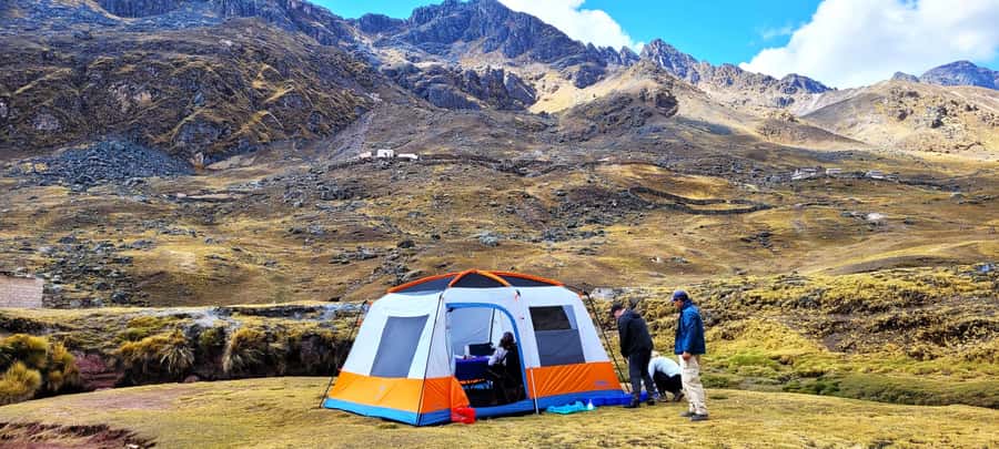 Cusco: Rainbow Mountain & Red Valley Tour with Picnic meals - Who should book this mountain day