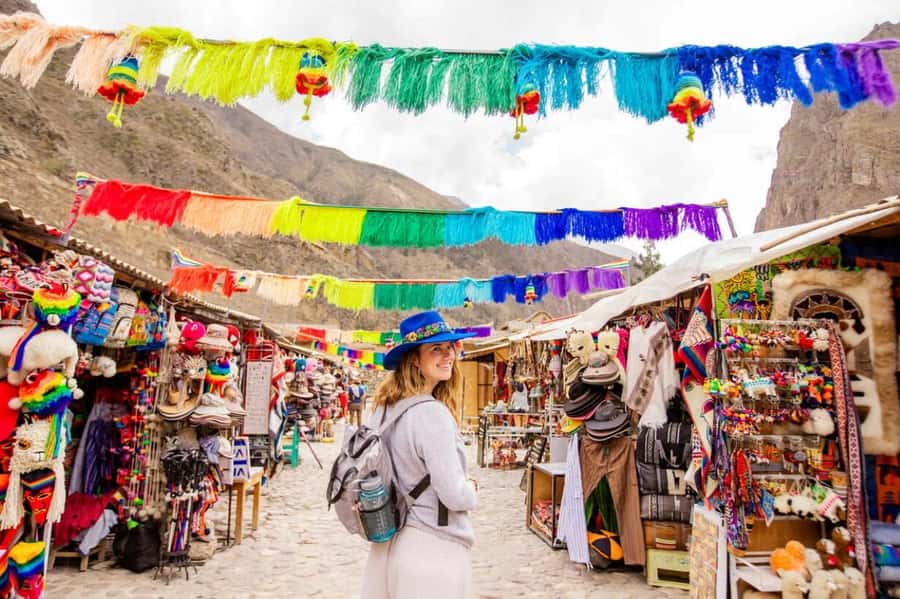 Cusco: Sacred Valley, Pisac, Ollantaytambo, Salt Mines Moray - Chinchero: weaving, dyes, and a fast start