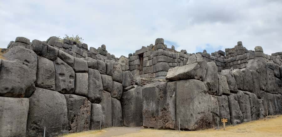 Cusco: Sacsayhuaman Guided Tour and 1-Hour Horseback Ride - Qenqo and the Inca idea of a huaca