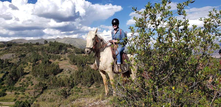 Cusco: Sacsayhuaman Guided Tour and 1-Hour Horseback Ride - Sacsayhuaman: Inca engineering on a massive scale