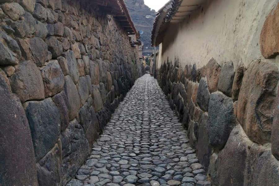 Cusco | Visit Maras, Moray, Chinchero, Pisac | Valle Vip - The pace, group size, and shopping stops