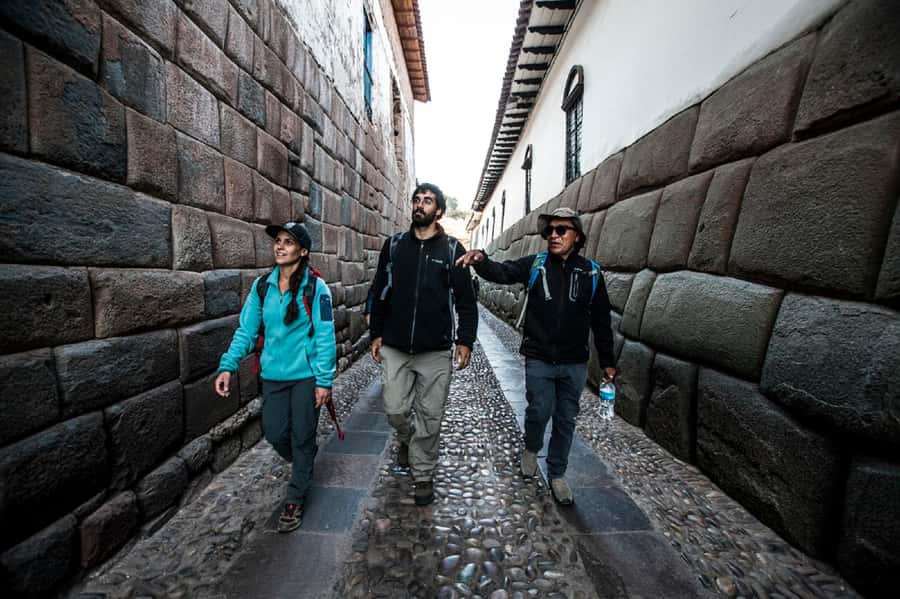 Cusco: Walking Tour Cusco - Reading the Twelve Angled Stone