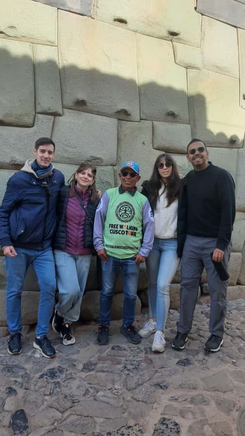 Cusco: Walking Tour with a Local Guide - Loreto Street and the close-up view of Inca stonework