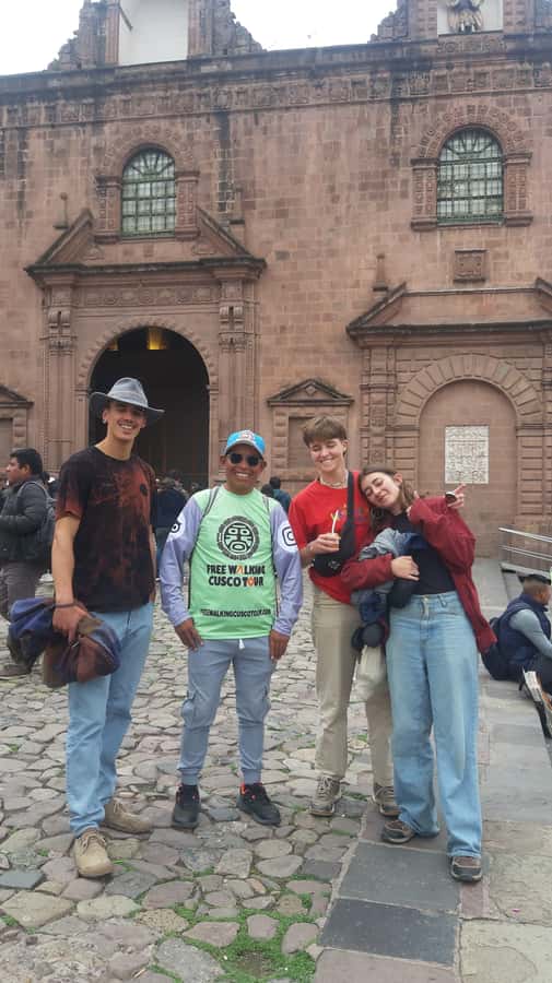 Cusco: Walking Tour with a Local Guide - Reading Cusco in the Plaza de Armas