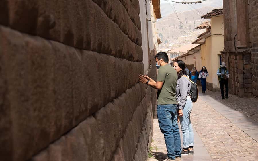 ECONOMIC PRIVATE TOUR IN THE CITY OF CUSCO - HALF DAY - Qenqo and its carved altars