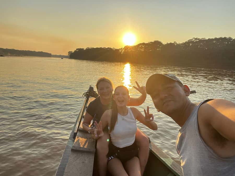 Excursion 3 days/2 nights in the jungle - Day 1: First forest walk and a Tambopata sunset