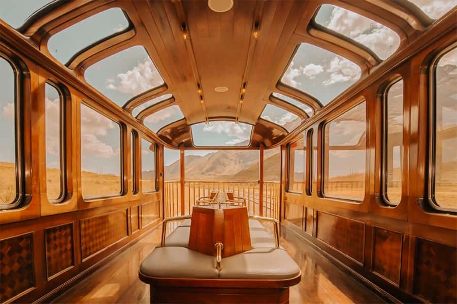 Excursion Cusco - Puno - Titicaca Observatory Train - Music, dancing, and the social side of the ride