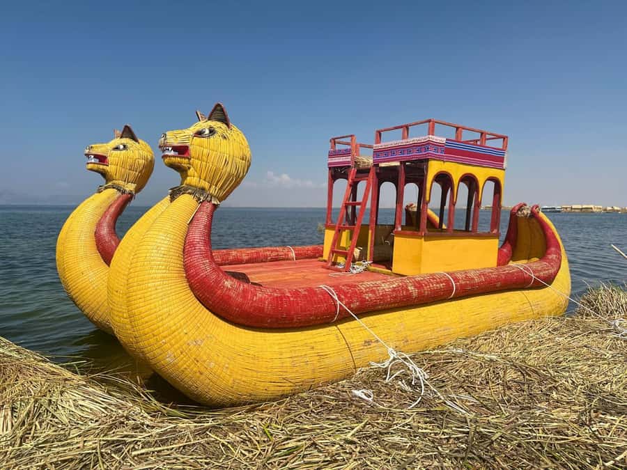 Floating Islands of the Uros - The optional totora raft ride