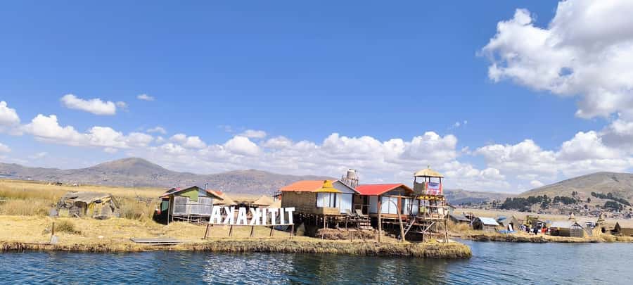 Floating Islands of the Uros - What the guides add to the visit