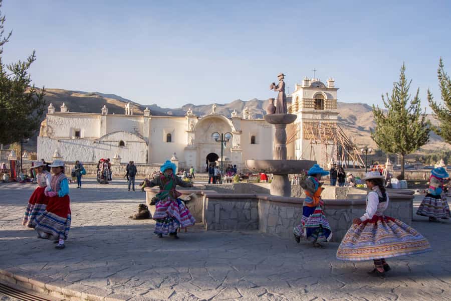 From Arequipa: Full Day Tour of Colca Canyon with Meals - The return route through high Andean country